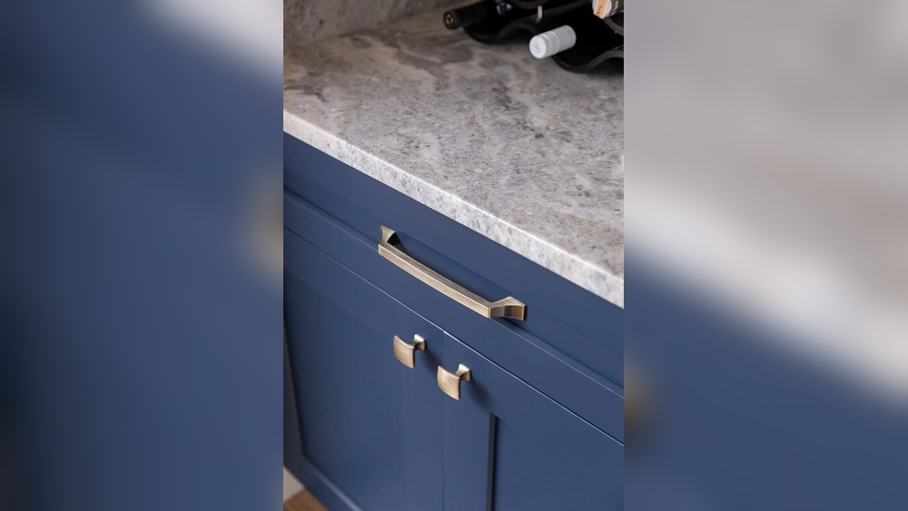 What Cabinet Hardware is Timeless
