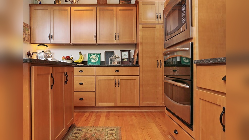 What Color Hardware for Maple Cabinets: Ultimate Style Guide