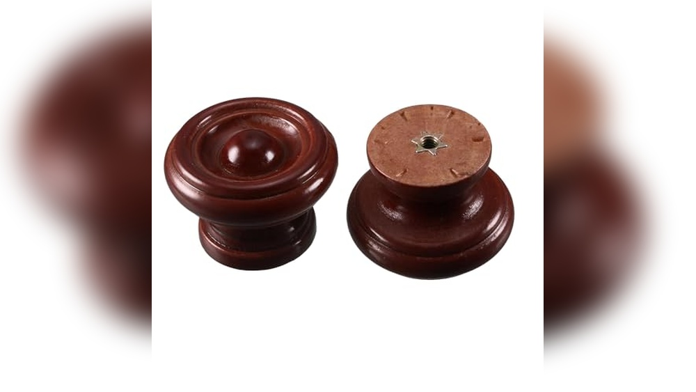 What Color Hardware Looks Best on Cherry Cabinets