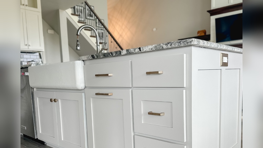Can You Use Acrylic Paint on Cabinet Hardware
