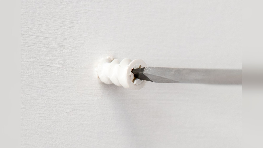 How Do You Use White Plastic Wall Anchors
