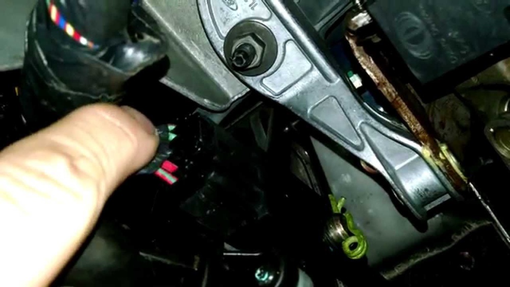 How to Change a Stop Light Switch