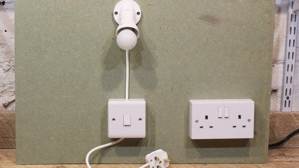 How to Connect a Socket to a Light Switch