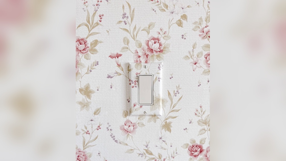 How to Cover a Light Switch Plate With Wallpaper