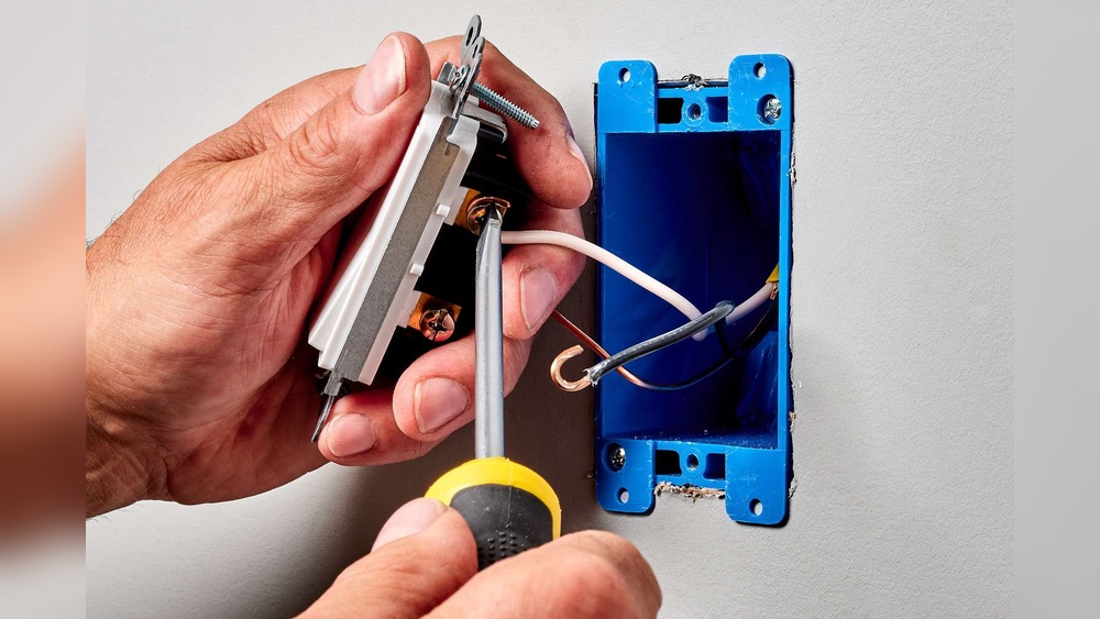 How to Disconnect a Light Switch
