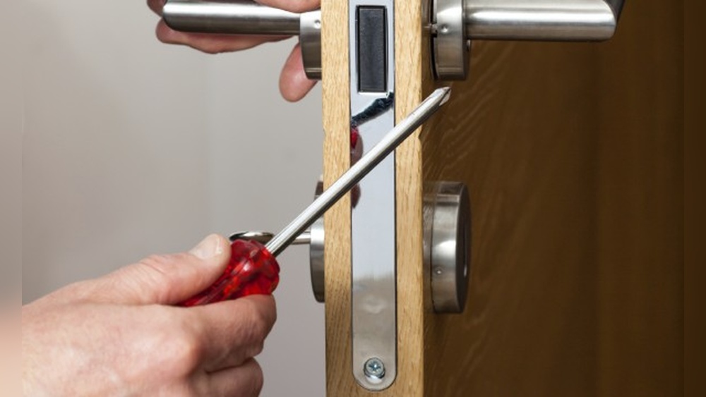 How to Fix Broken Deadbolt