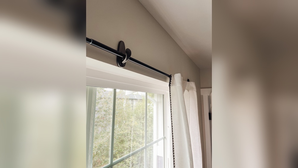 How to Get Command Hooks to Stick to Dorm Walls