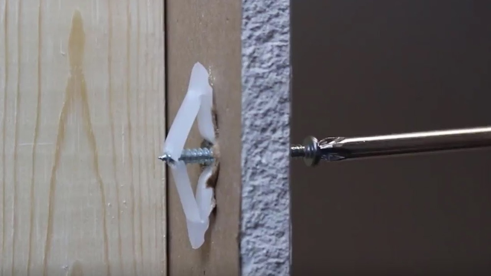 How to Get Drywall Anchors in Wall