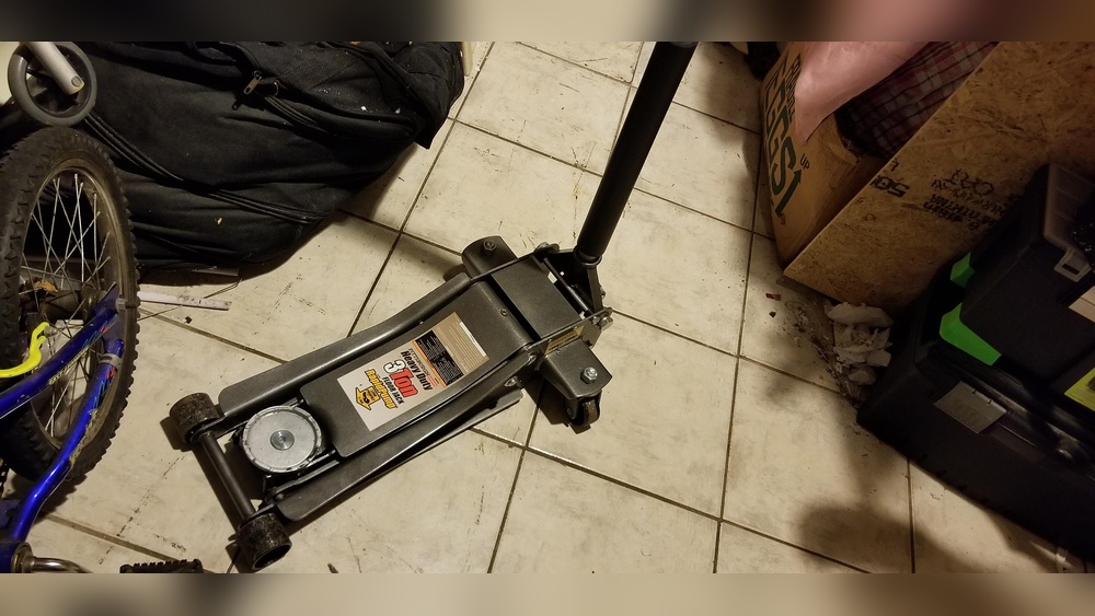How to Grease a Floor Jack