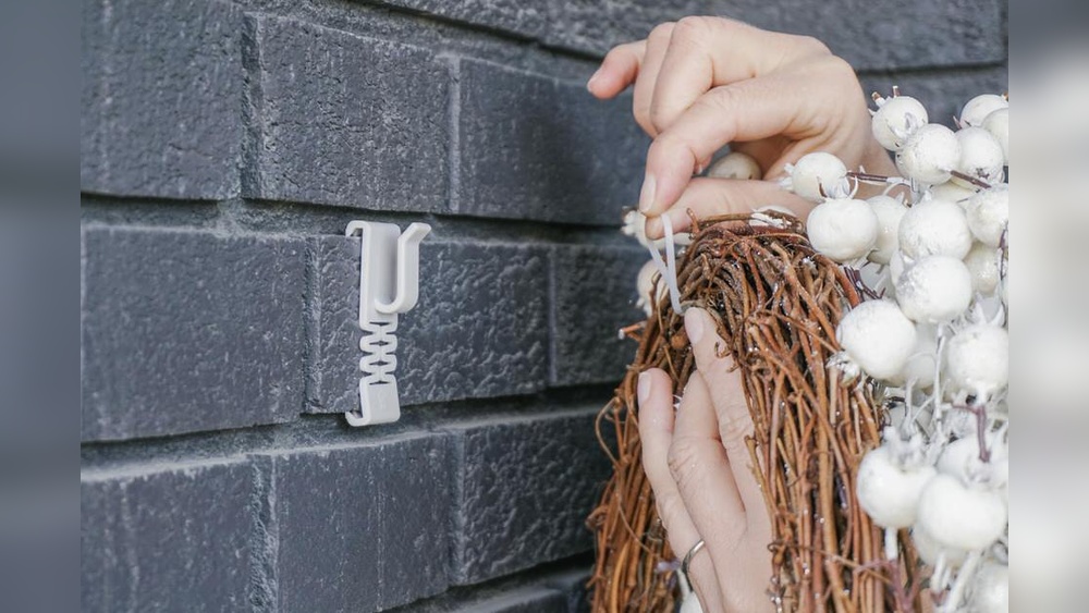 How to Hang a Wreath on Stone Wall Without Hook
