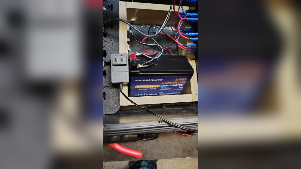 How to Hook Up a Wall Plug to a Battery