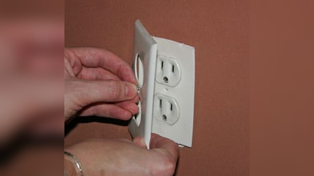 How to Insulate a Light Switch