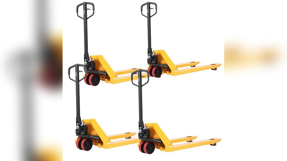 How to Lift a Truck4 Feet With a Floor Jack