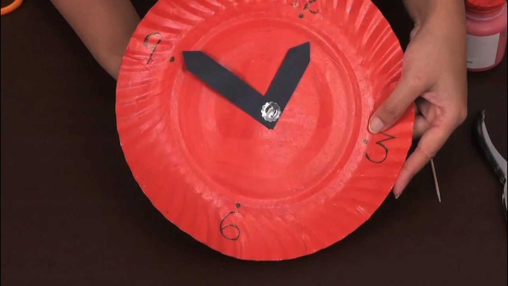 How to Make a Paper Clock Without a Fastener