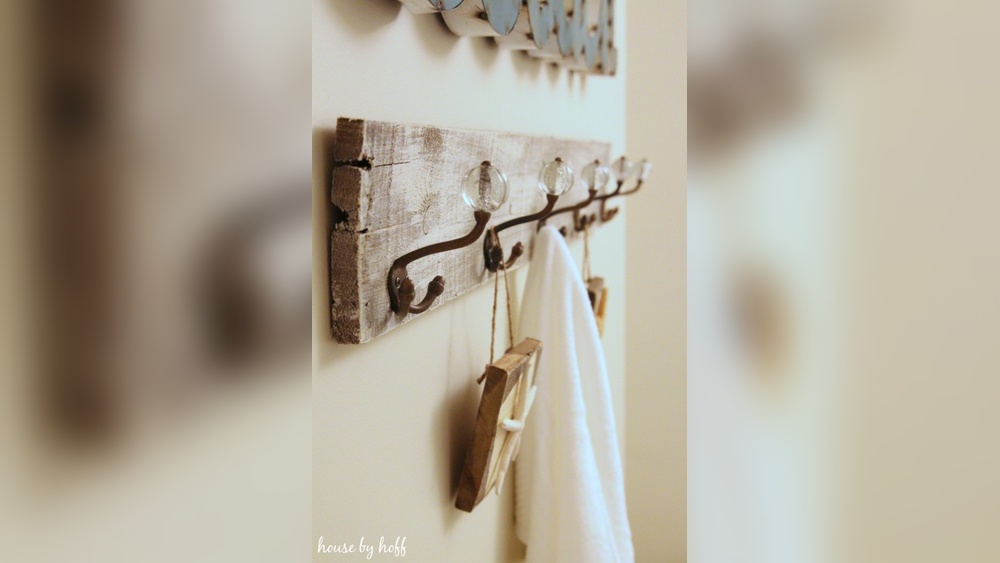 How to Make Pallet Wall Hook Rack