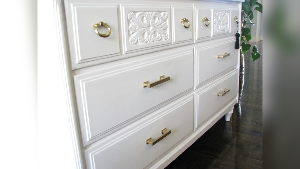 How to Paint Cabinet Hardware Gold