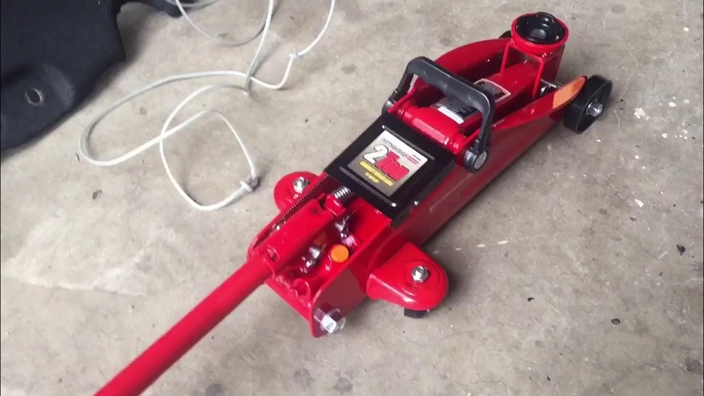 How to Properly Use a Hydraulic Floor Jack