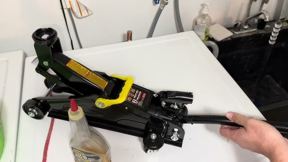 How to Refill a 2 Ton Hydraulic Floor Jack