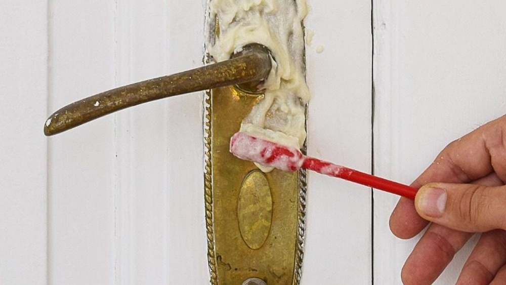 How to Remove Tarnish from Cabinet Hardware