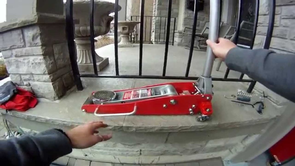 How to Repair a Floor Hydraulic Jack