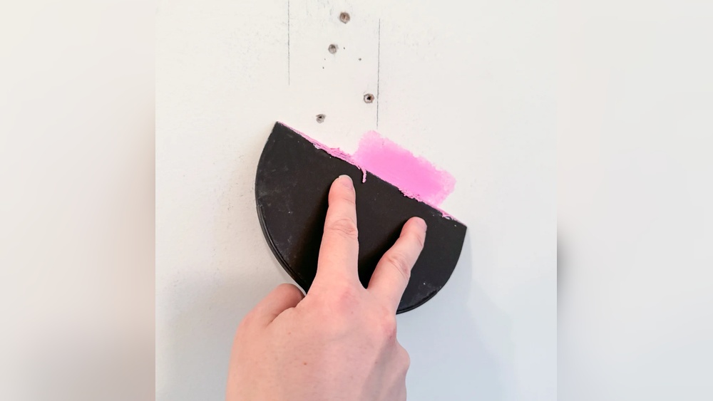 How to Spackle Over Wall Anchors