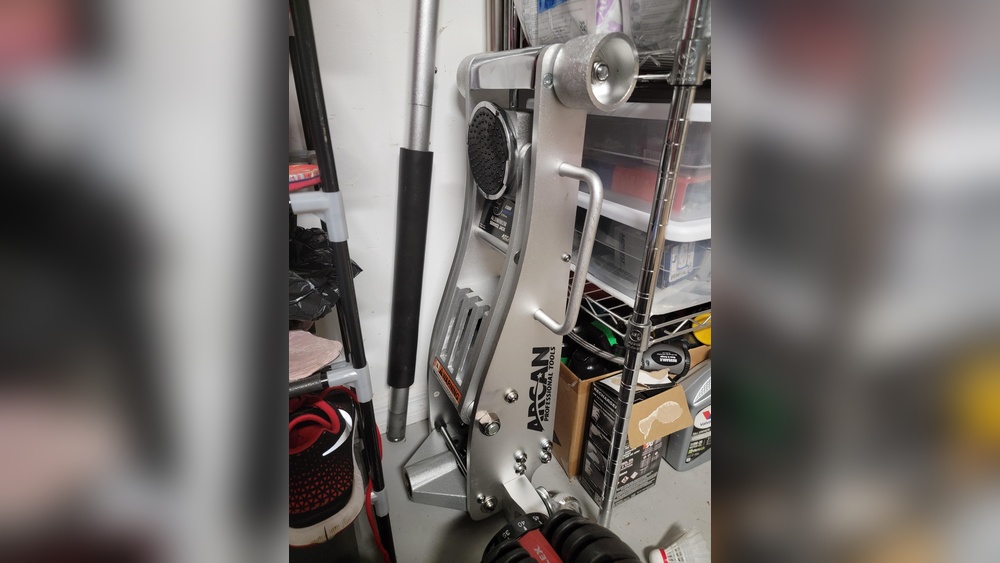 How to Store Floor Jack in Truck