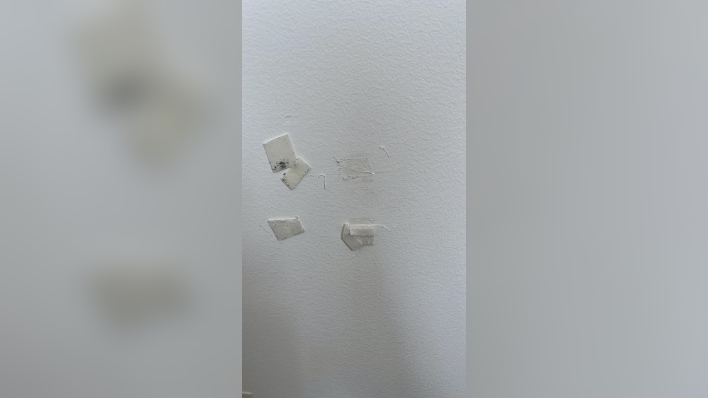 How to Take off Scotch Mounting Tape
