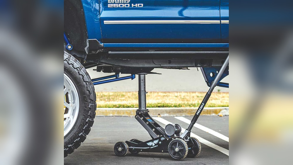 How to Use a Floor Jack to Lift a Truck