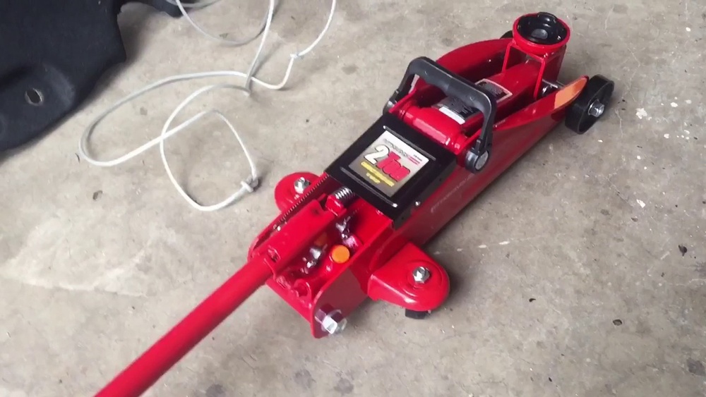 How to Use a Hydtolic Floor Jack