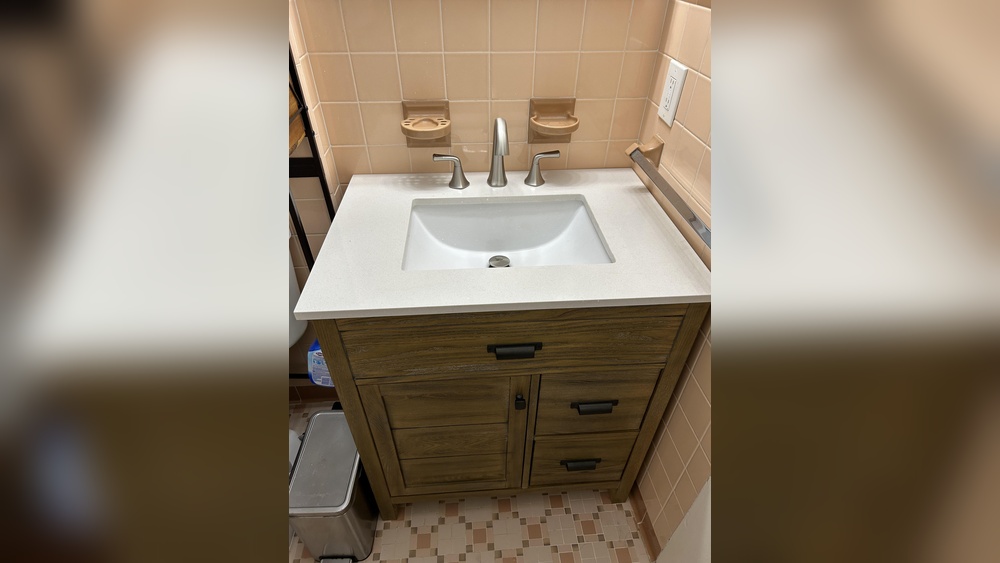Should I Match My Cabinets Or Hardware in My Bathroom