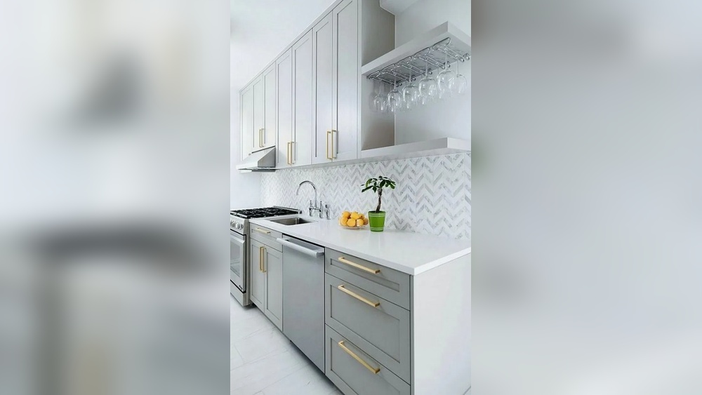 Should Kitchen Cabinet Hardware Match Appliance Handles