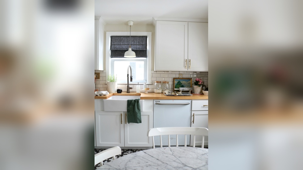 Should You Match a Kitchen Faucett With Cabinet Hardware