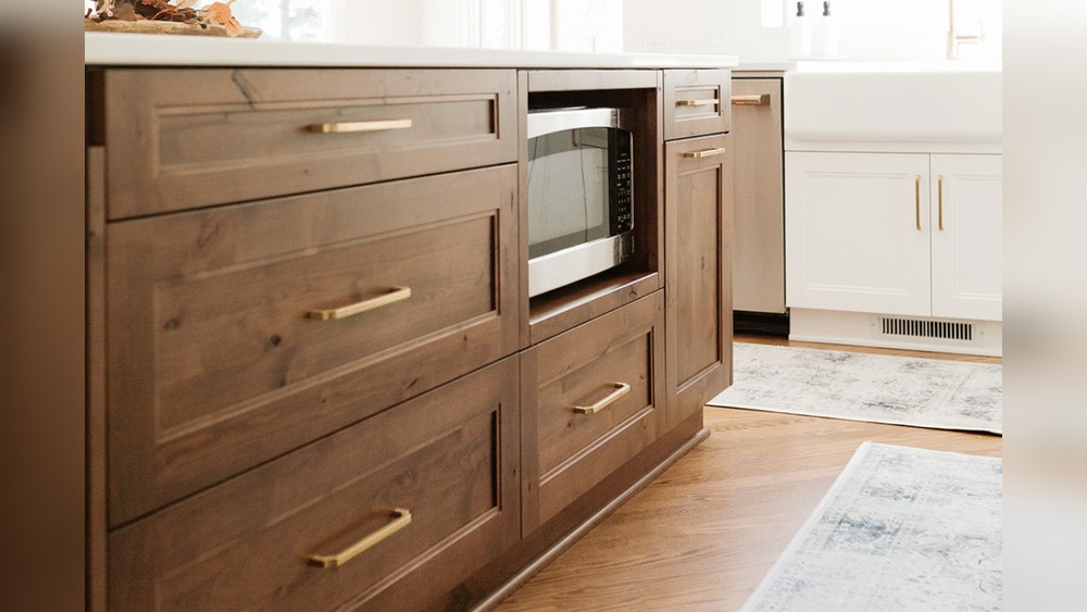 What Hardware With Wheat Cabinets